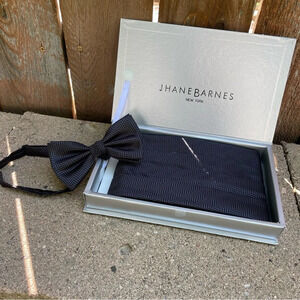 Jhane Barnes New York Men’s‎ Silk Cummerbund and Bow Tie Set Gray Black chevron